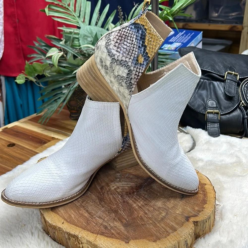 ARIDER GIRL‎ ankle boots faux snake skin white size 7.5